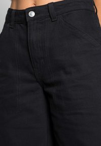 Weekday ONYX TROUSERS - Calças de ganga de perna direita - black