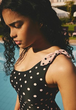 Cath Kidston, REGULAR FIT - ONE SHOULDER POLKA DOT SWIMSUIT . - Costum de baie - monochrome