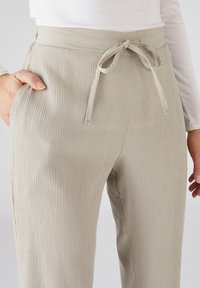 Damart LÉGER - Shorts - brown