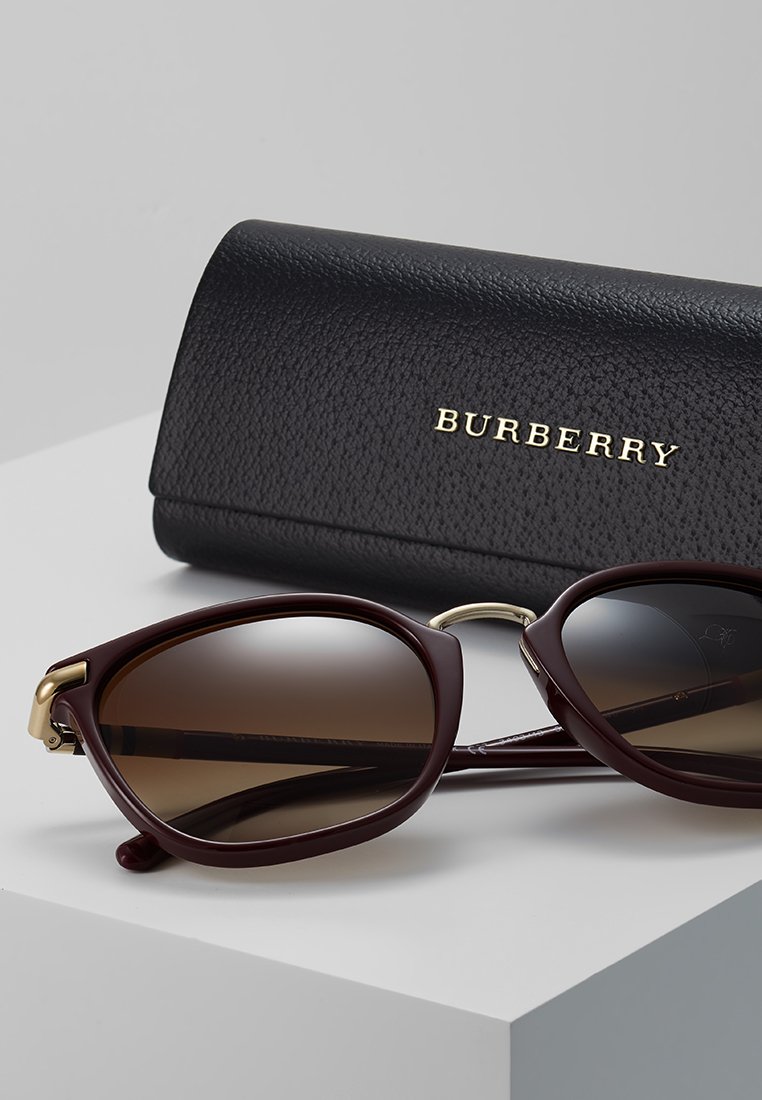Burberry Solglasögon brown gradientbrunmelerad Zalando.se Väskor från Burberry: Nu upp till −45% | Stylight