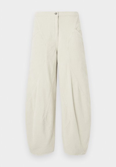 Φωτεινό μπεζ παντελόνι από κορδόνι με φαρδιά σχεδίαση, κάθετες ρίγες, ψηλή μέση και κλείσιμο με ένα μεταλλικό κουμπί.