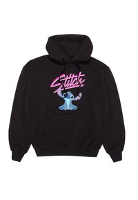 Černá mikina s kapucí a přední kapsou, která obsahuje barevnou grafiku Stitch, modré mimozemské postavy, a slovo "Stitch" napsané růžovým písmem.