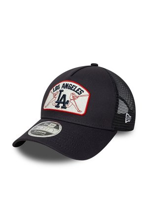 Schwarze Baseballkappe aus Mesh mit einem "Los Angeles"-Aufnäher, der zwei Silhouetten von Schlagmännern und ein "LA"-Logo auf der Vorderseite zeigt.