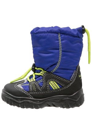Botte d'hiver pour enfant, bleu et noire, avec des lacets jaunes, une semelle à crampons épaisse, et une fermeture par cordon de serrage en haut pour un ajustement parfait.