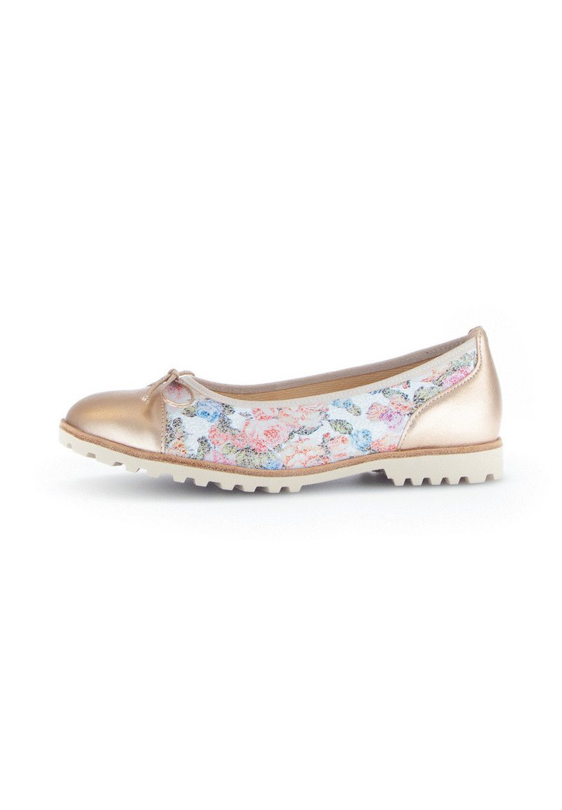Ballerines avec un embout métallique doré et un léger motif floral sur fond blanc. Tige texturée ; semelle blanche flexible.
