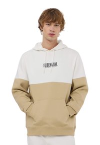 Hoodie color block beige e bianco con tasca anteriore, cappuccio con cordino regolabile e logo stampato sul petto. Tessuto morbido in cotone.