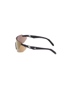 Ochelari de soare sport negri cu un design wraparound, lentile bronzate și brațe texturate negre cu logo-ul Adidas.