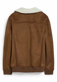 Giacca bomber in suede marrone con polsini e orlo a coste, dotata di un colletto in shearling bianco, vista da dietro.