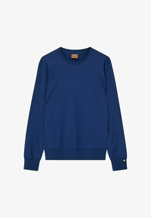 Lihtne tumesinine pika varrukaga ümarakaelusega pusa, mille varrukate ja allääre ääred on soonikkoes, vasaku varruka äärel on väike must-valge silt.