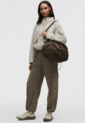 lululemon, RUCHED TOTE BAG 24L WOMEN'S BAGS,PURSES,WALLETS - Sporttas - walnut crunch gold-074345