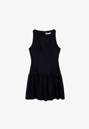 Abito nero con corpetto aderente e orlo svasato e arricciato. Caratterizzato da design senza maniche e fiocchi in vita. Texture liscia, dettagli minimali.