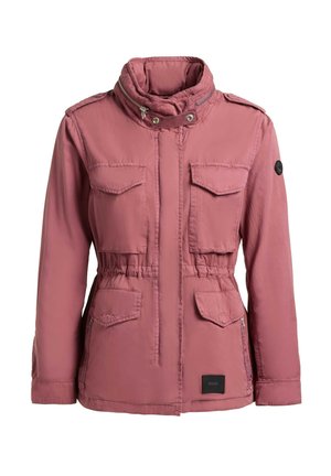 Jachetă de damă roz prăfuit, cu guler înalt, patru buzunare cu clapetă, detalii cu fermoar și capse, și talie reglabilă.
