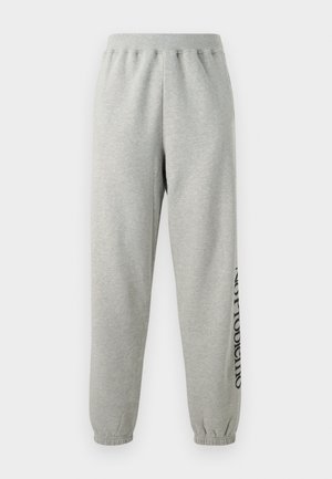 Grå joggebukser laget av myk bomullsmiks, med elastisk liv og mansjetter, samt trykt tekstdetalj langs siden.