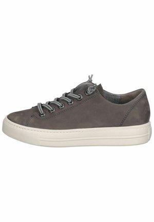 Baskets en cuir gris avec des lacets gris, doublure en tissu texturé et semelle en caoutchouc blanc contrastant. Présente un design minimaliste et une forme arrondie.