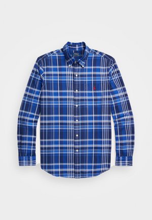 Blauw geruit overhemd met lange mouwen, witte en marineblauwe strepen, knoopsluitkraag en klein rood logo op het linker borstzakje.