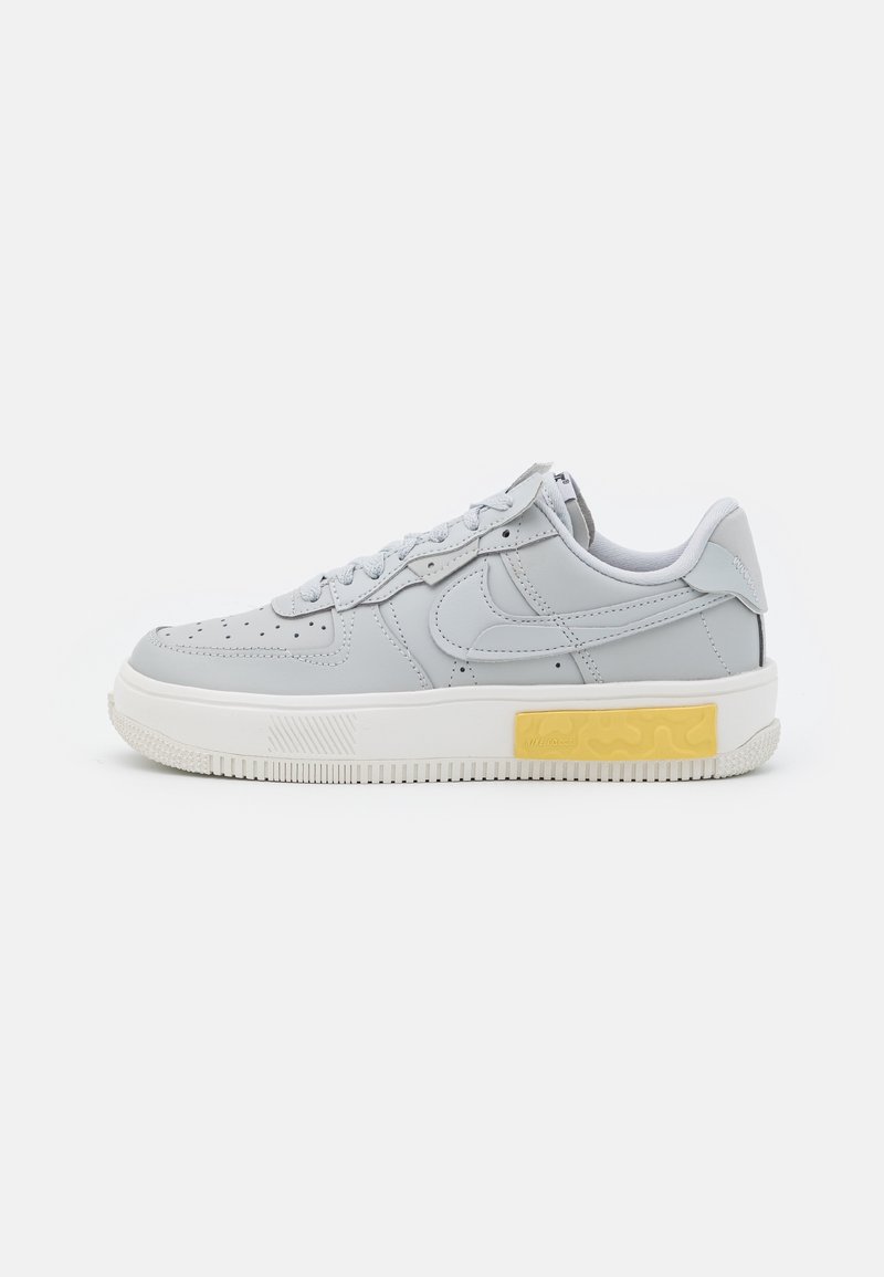 Nike Sportswear Baskets basses - grey