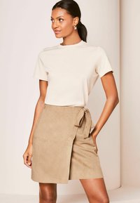 Lipsy Falda cruzada - tan brown