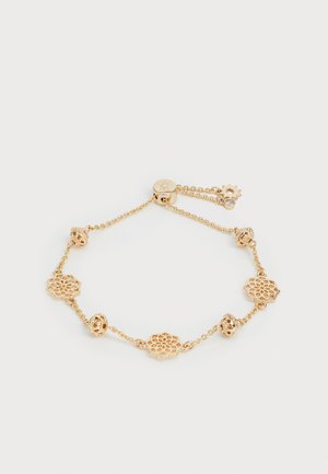 Bracelet en or avec plusieurs charms en forme de fleurs présentant des motifs découpés complexes, reliés par une chaîne délicate. Réglable avec un fermoir.