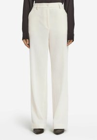 Weiße gerippte Wide-Leg-Hosen mit strukturierter Oberfläche, ausgestattet mit einem Reißverschluss und Knopfverschluss vorne sowie Seitentaschen. Glatter Stoff, taillierte Passform.
