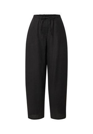 Zwarte, losse broek van lichtgewicht stof. Heeft een elastische tailleband met een trekkoord en een cropped lengte. Soepele textuur.