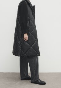 Massimo Dutti Weste - black
