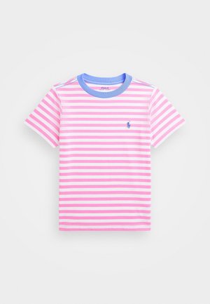 Gestreiftes T-Shirt in Rosa und Weiß mit einem blauen Rippenkragen. Verfügt über kurze Ärmel und ein kleines blaues Logo auf der linken Brust. Aus Baumwollmaterial.