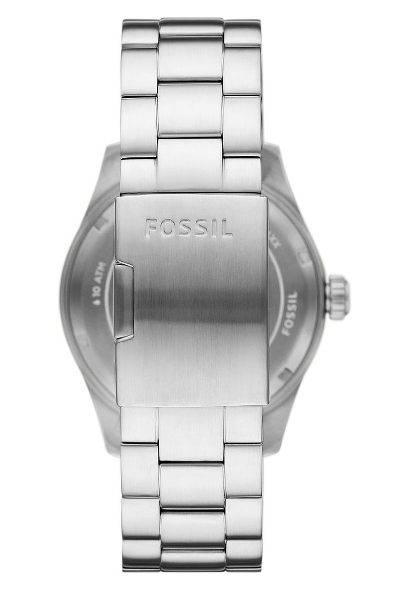 Reloj de acero inoxidable con pulsera pulida, que presenta un clasp metálico cepillado grabado con "FOSSIL" y una caja redonda metálica.