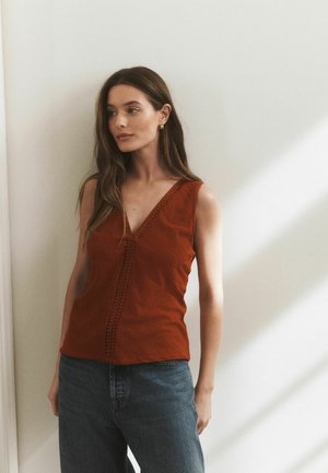 Next, TEXTURED V-NECK CAMI TOP - Blouse - rust brown