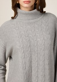 Oltre DOLCEVITA CON DETTAGLIO TRECCE - Trui - grigio
