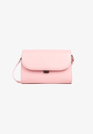 Borsa a mano in pelle rosa con un design strutturato, chiusura a patta e tracolla removibile. Presenta un piccolo logo del marchio e una texture liscia.