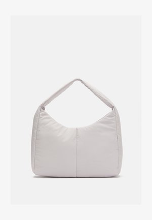 Svijetlosiva podstavljena torba za ramena s zakrivljenim oblikom, koja ima jednu dršku i glatku, teksturiranu površinu. Jednostavan dizajn bez dodatnog hardvera.