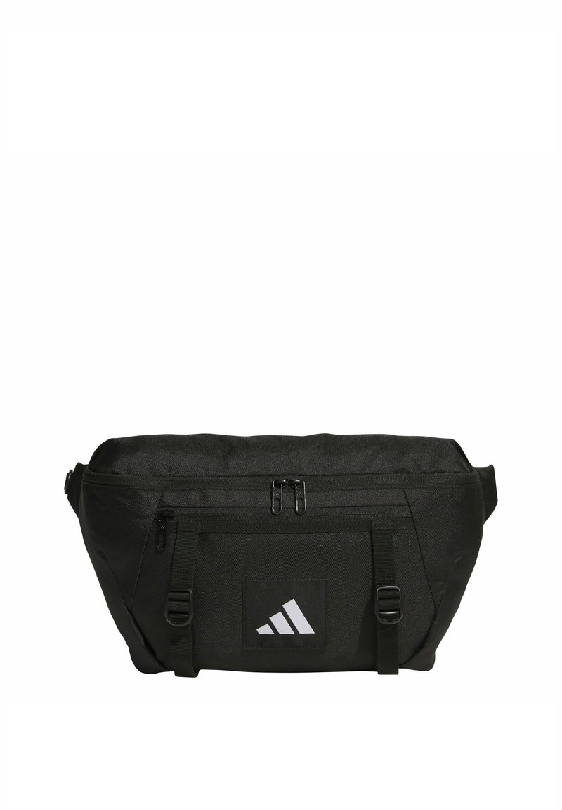Crna najlonska torba s teksturiranim završetkom, koja sadrži dva zatvorena pretinca s patentnim zatvaračem, podesive naramenice i bijeli adidas logo na prednjem panelu.