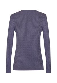 Lila gerippter Pullover mit langen Ärmeln, der strukturierte vertikale Linien und einen runden Ausschnitt aufweist. Weicher Stoff mit einer figurbetonten Passform.
