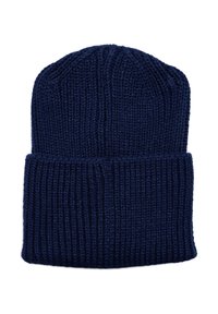 Marinblå stickad mössa med ribbat mönster, med en nedvikt fåll och en rundad topp, tillverkad av mjukt, elastiskt tyg.