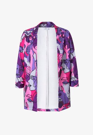 Monivärinen kevyt takki, jossa on abstrakteja kasvokuvioita violetissa, vaaleanpunaisessa ja harmaassa. Avoin etuosa, kolmanneksen mittaiset hihat ja sileä tekstuuri.