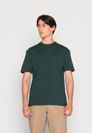 JJERELAXED TEE O NECK - Basic T-shirt - pine grove