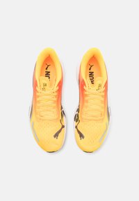 Puma VELOCITY NITRO 3  - Hardloopschoenen voor op de weg - sun stream/sunset glow/white