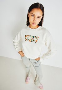 Levi's® GRAPHIC STANDARD CREW - Sweatshirt - off-white