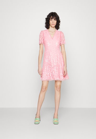 Needle & Thread DAPHNE V-NECK MINI DRESS - Cocktail φόρεμα / Φόρεμα για πάρτι - rose quartz
