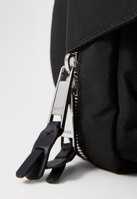 BOSS HIGHWAY SUIT BAG SET - Vrecko na pranie - black