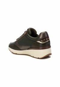 Carmela Zapatillas - kakhi