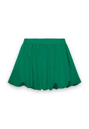 Grüner kurzer Rock mit gerafftem Stoff und leicht aufgeblähtem Saum, flach auf weißem Hintergrund dargestellt.
