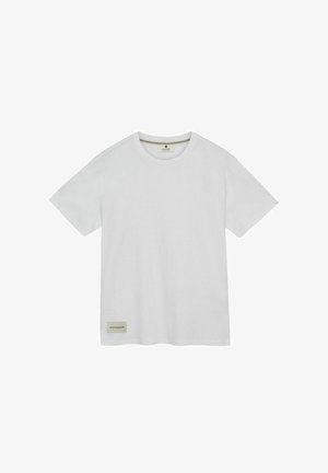 Weißes Baumwoll-T-Shirt mit Rundhalsausschnitt, kurzen Ärmeln und einem strukturierten Etikett am Saum. Schlichtes, klassisches Design ohne Muster oder Akzente.