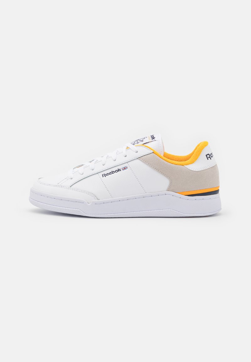 Reebok Classic AD COURT - Športni copati - footwear white/vector navy/semi solar gold