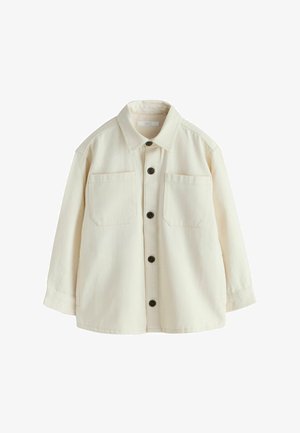 Chaqueta de color blanco roto con botones, dos bolsillos en el pecho, cuello y mangas largas, hecha de una tela texturizada.