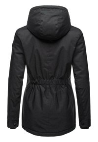 Veste en tissu noir texturé avec capuche, taille élastique et poignets à boutons. Présente un design épuré sans logos ni accents visibles.