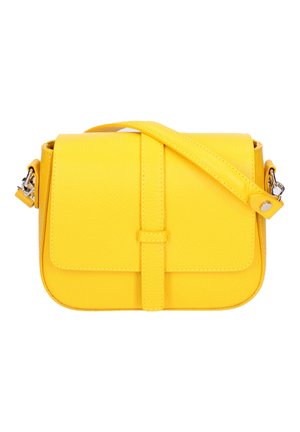 Sac bandoulière en cuir jaune avec rabat avant, sangle réglable et ferrures couleur argent sur fond blanc.