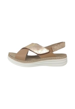Sandalo beige e oro metallizzato con punta aperta, suola spessa bianca, cinturini incrociati e cinturino posteriore regolabile per il supporto.