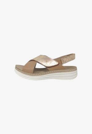 Sandalo beige e oro metallizzato con punta aperta, suola spessa bianca, cinturini incrociati e cinturino posteriore regolabile per il supporto.