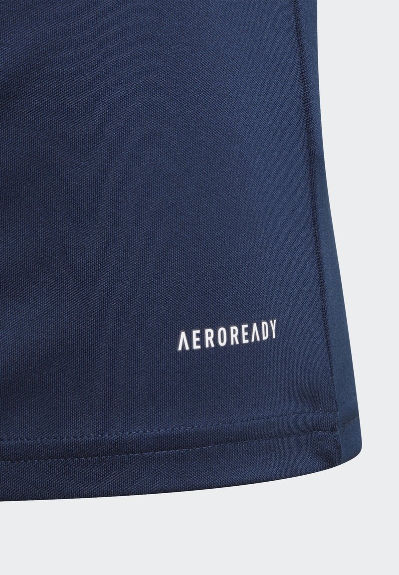 Marineblå atletisk t-shirt med AEROREADY mærkning, lavet af glat, fugttransporterende stof, med rene syninger og en tætsiddende design.